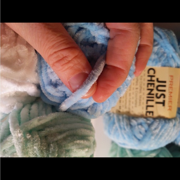 12 SKEINS - Picture 2 of 5